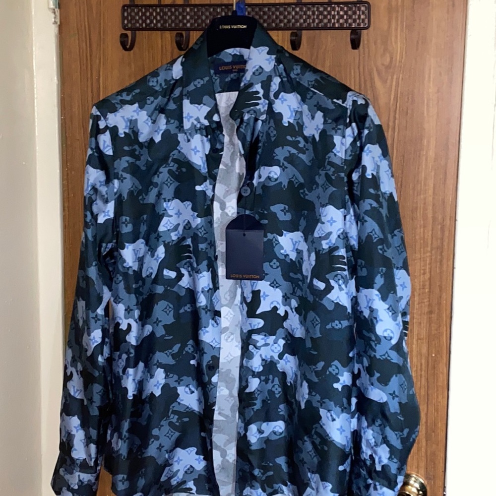 Louis Vuitton men’s longsleeve silk shirt